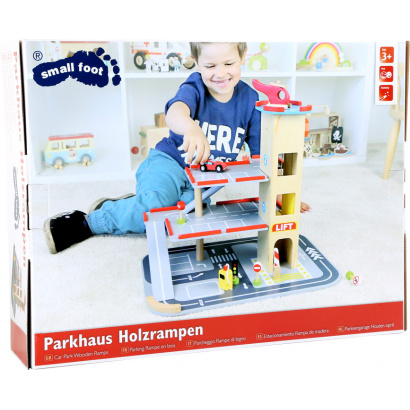 4777_parkhaus_holzrampen_verpackungen