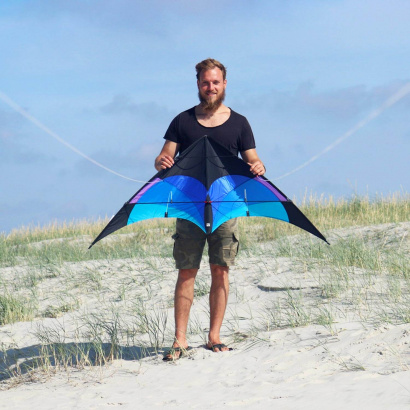 wolkenstuermer_lenkdrachen_flip_blau_strand