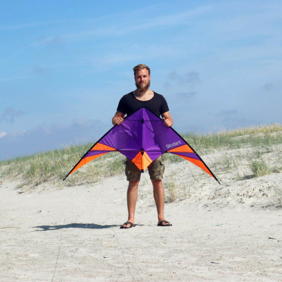 wolkenstuermer_lenkdrachen_skydart_lila_strand